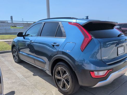 Certified 2023 Kia Niro EX w/ EX Cold Weather Package FWD image 2