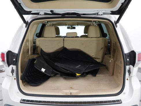 Used 2015 Toyota Highlander XLE AWD/4WD image 16