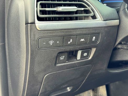 Used 2021 Hyundai Palisade Limited image 15