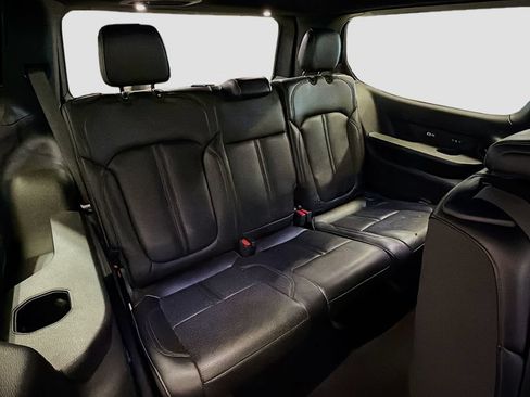 Used 2022 Jeep Wagoneer Series III AWD/4WD image 30