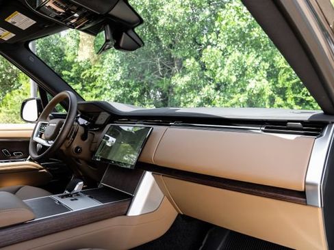 New 2026 Land Rover Range Rover Long Wheelbase SE AWD/4WD image 15