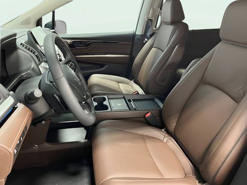 New 2026 Honda Odyssey Touring image 14