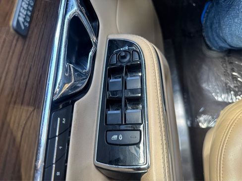 Used 2016 Jaguar XJ Supercharged RWD image 22