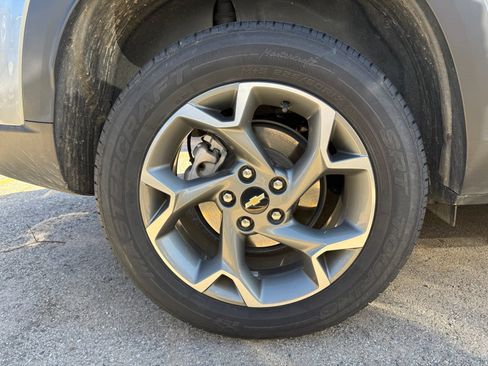 Used 2025 Chevrolet Trax LT FWD image 9