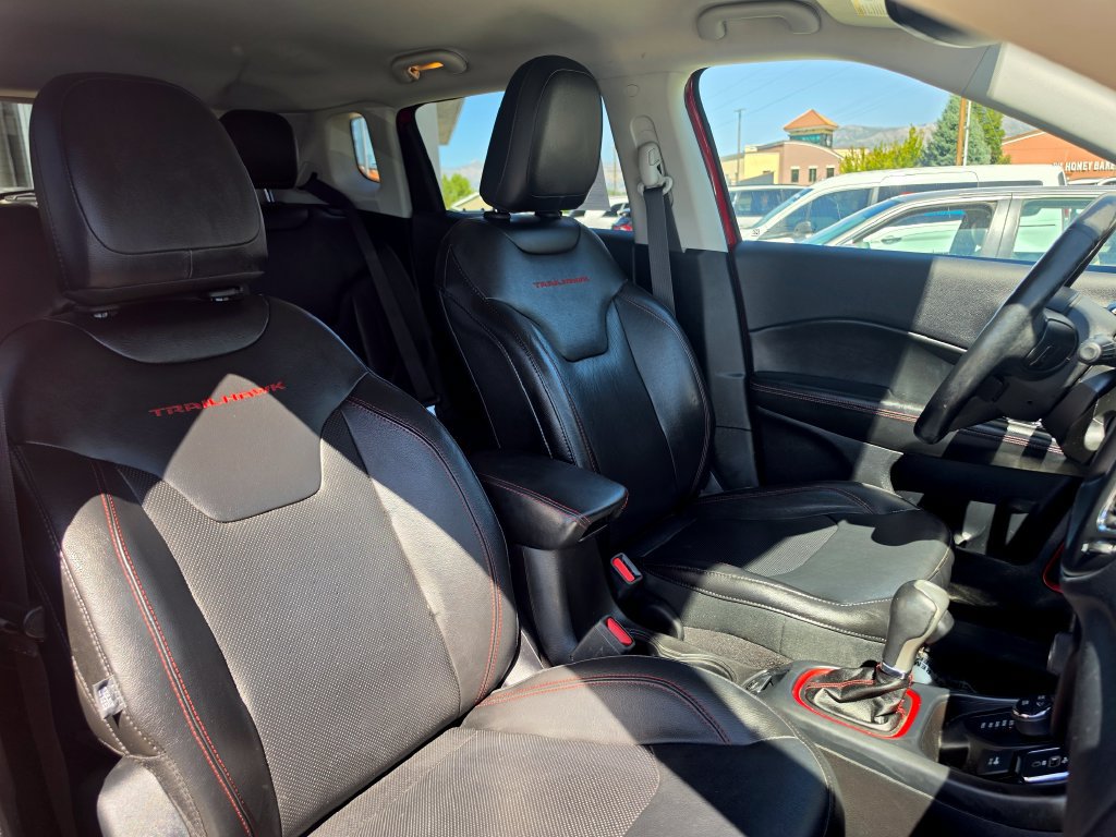 Used 2019 Jeep Compass Trailhawk w/ Leather Interior Group AWD/4WD image 14
