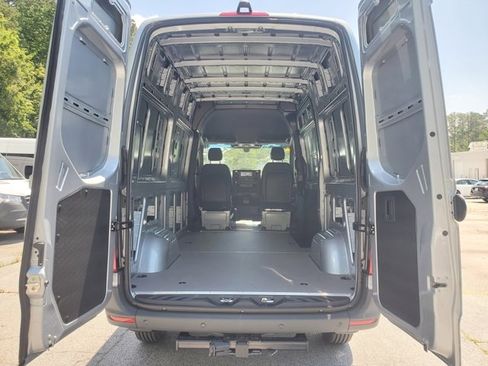 Used 2025 Mercedes-Benz Sprinter 2500 image 8