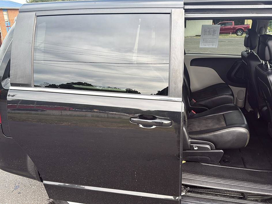 Used 2019 Dodge Grand Caravan SXT FWD image 29