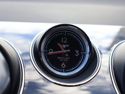Used 2020 Bentley Bentayga AWD/4WD image 27