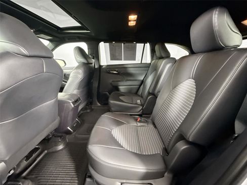 Certified 2025 Toyota Highlander XSE image 32