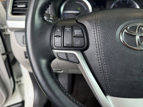 Used 2018 Toyota Highlander Limited AWD/4WD image 16