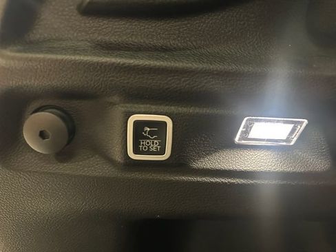 Used 2025 Jeep Grand Cherokee L Altitude AWD/4WD image 23