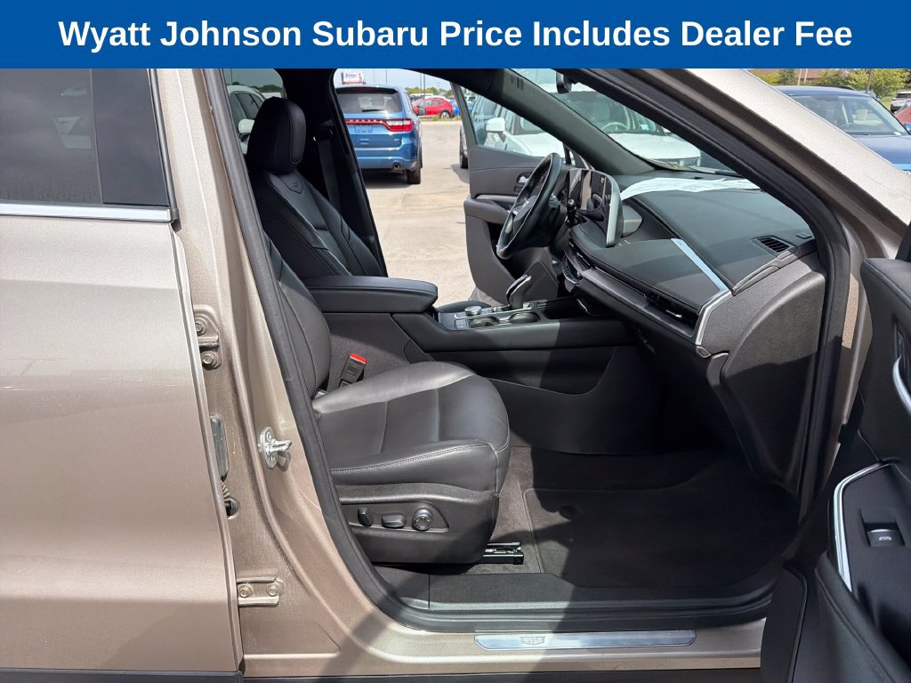 Used 2025 Cadillac XT4 Premium Luxury FWD image 43