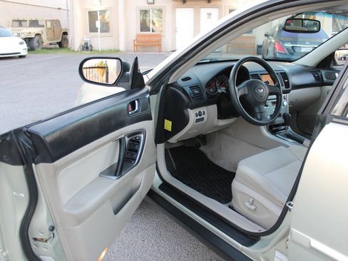Used 2007 Subaru Outback 2.5i L.L. Bean image 17