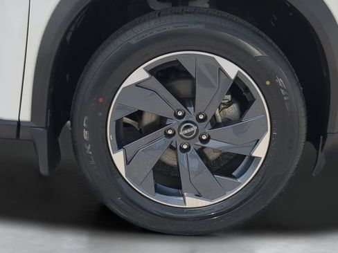 Certified 2025 Nissan Rogue SV FWD image 26