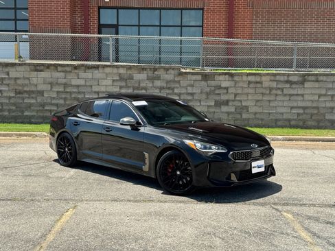 Used 2019 Kia Stinger GT1 AWD/4WD image 16