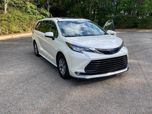 Used 2021 Toyota Sienna XLE image 59