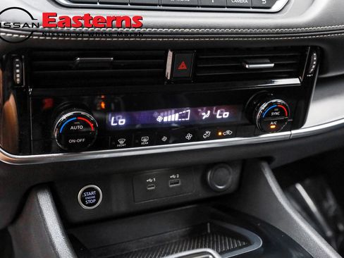 Used 2021 Nissan Rogue SV image 40