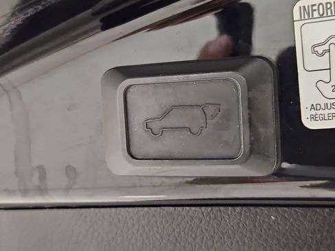 Used 2018 Toyota RAV4 XLE FWD image 22
