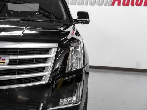 Used 2018 Cadillac Escalade Luxury image 41