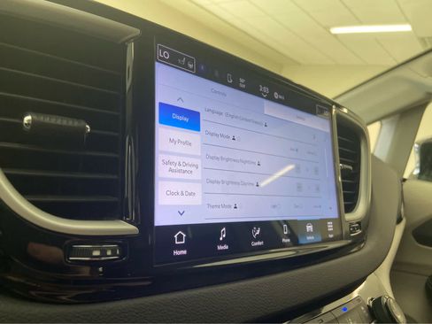 Used 2024 Chrysler Pacifica Touring-L FWD image 31