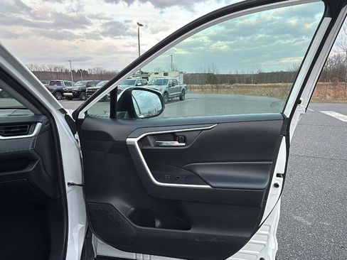 Used 2024 Toyota RAV4 XLE image 17