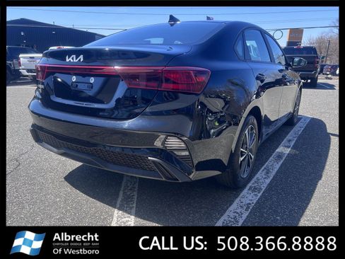 Used 2023 Kia Forte LXS w/ LXS Technology Package image 5