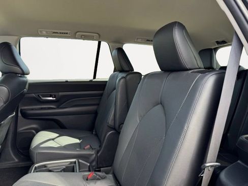 Certified 2024 Toyota Grand Highlander AWD image 11
