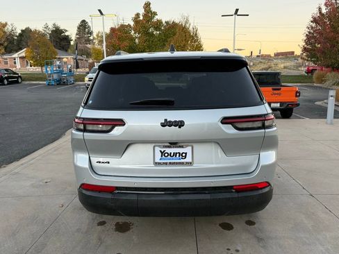 New 2025 Jeep Grand Cherokee L Altitude image 9