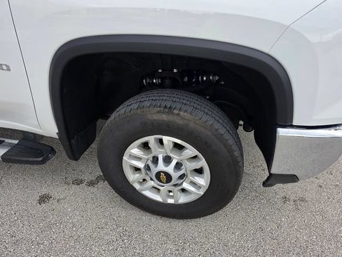 Used 2025 Chevrolet Silverado 2500 LT w/ Convenience Package AWD/4WD image 10