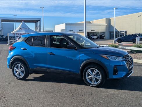 Certified 2025 Nissan Kicks Play S image 8