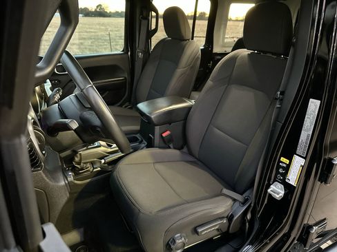 Used 2022 Jeep Wrangler Unlimited Sport image 11