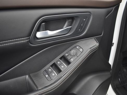 Used 2023 Nissan Rogue SL w/ SL Premium Package image 27