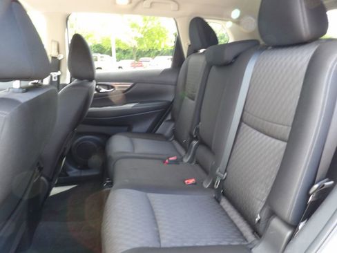 Used 2019 Nissan Rogue SV w/ Sun & Sound Touring Package AWD/4WD image 13