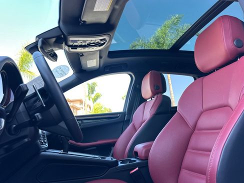 Used 2026 Porsche Macan S AWD/4WD image 5