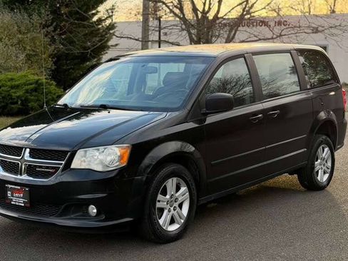 Used 2015 Dodge Grand Caravan American Value Package w/ UConnect Hands-Free Group image 3