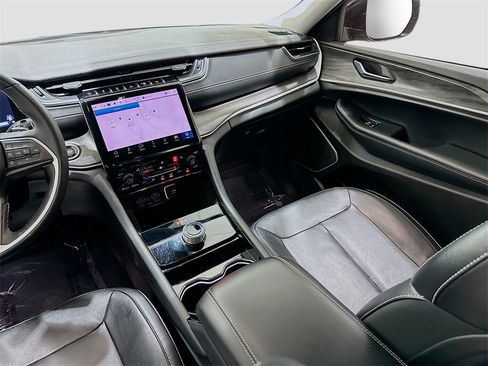 Used 2022 Jeep Grand Cherokee Limited image 25