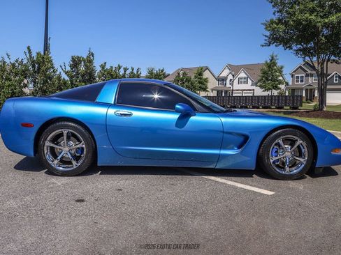 Used 1998 Chevrolet Corvette Coupe w/ Roof Pkg RWD image 19