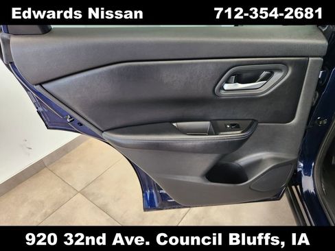 Used 2025 Nissan Rogue SV image 15