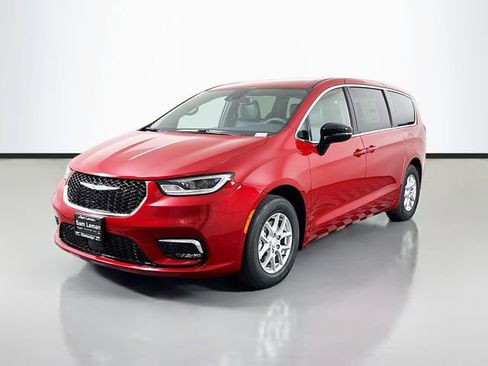 New 2026 Chrysler Pacifica Select image 3