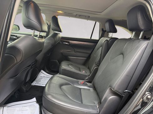 Used 2021 Toyota Highlander Platinum image 13