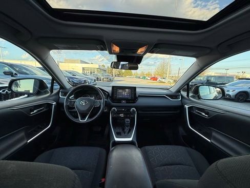 Used 2021 Toyota RAV4 XLE w/ Convenience Package image 2