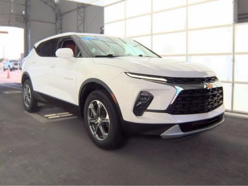 Used 2023 Chevrolet Blazer LT FWD image 4