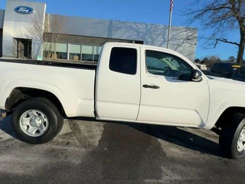 Used 2019 Toyota Tacoma SR image 9