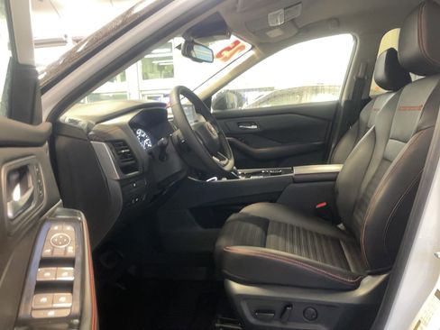 Used 2025 Nissan Rogue SV w/ Rock Creek Premium Package image 6