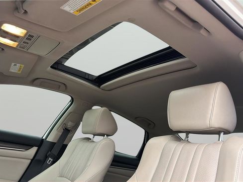 Used 2018 Honda Accord Touring image 19