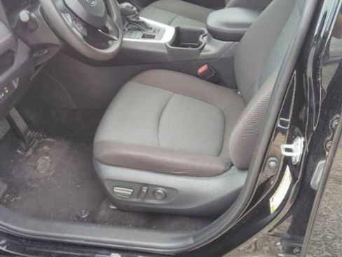 Used 2025 Toyota RAV4 XLE AWD/4WD image 4