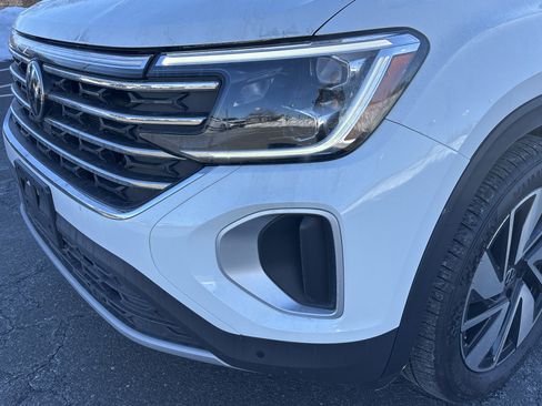 Certified 2025 Volkswagen Atlas SE image 11