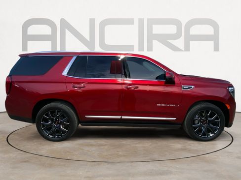 Used 2024 GMC Yukon Denali w/ Denali Reserve Package image 11