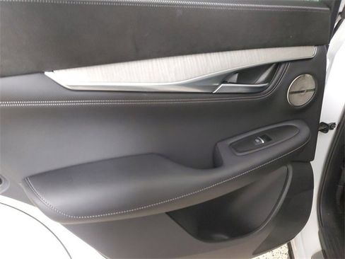 Used 2023 INFINITI QX50 Sensory w/ Accent Package image 9