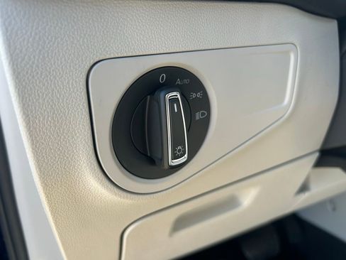 Used 2023 Volkswagen Tiguan SE image 54